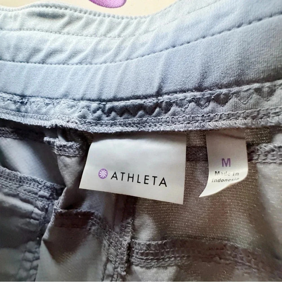 ATHLETA || Sport Short Performance Fabric Back Zippered Pocket - Picture 6 of 10